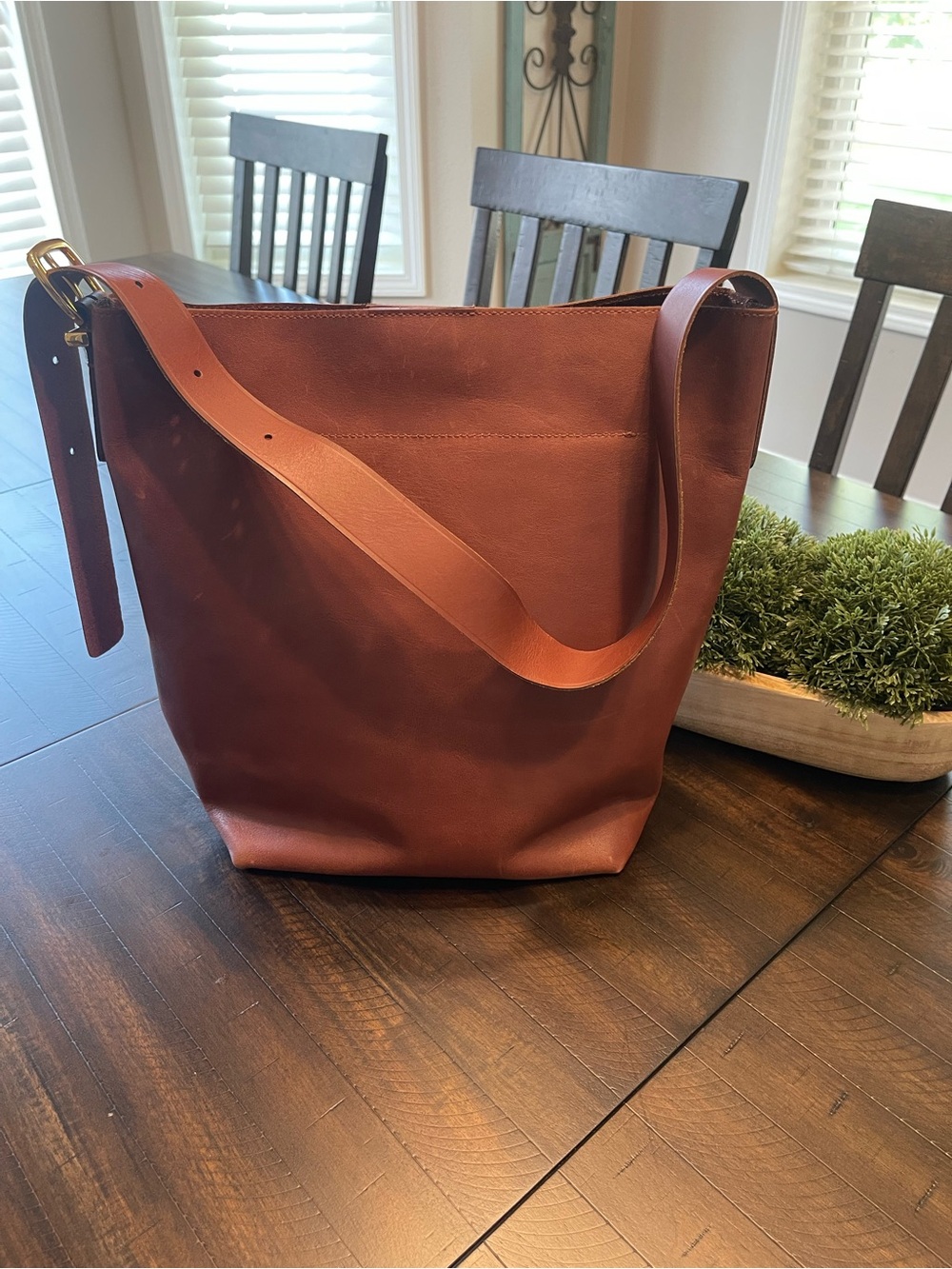 Madewell Leather Essential Tote in Chestnut Brown - Picture 2 of 12